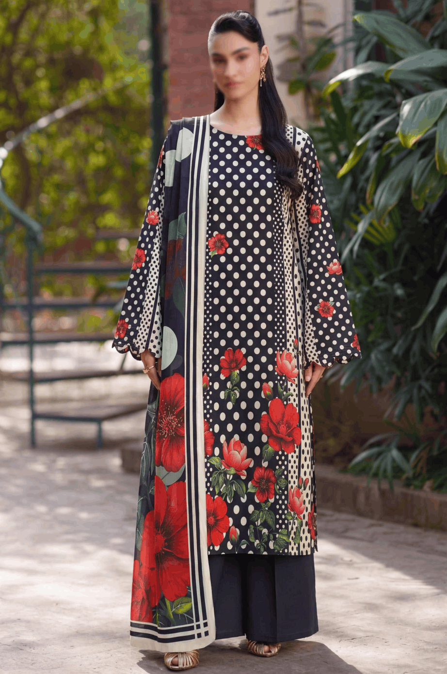 FANTAK Polka Pearl Vol 220 Digital Print Premium Lawn Unstitched 3Pcs Suit